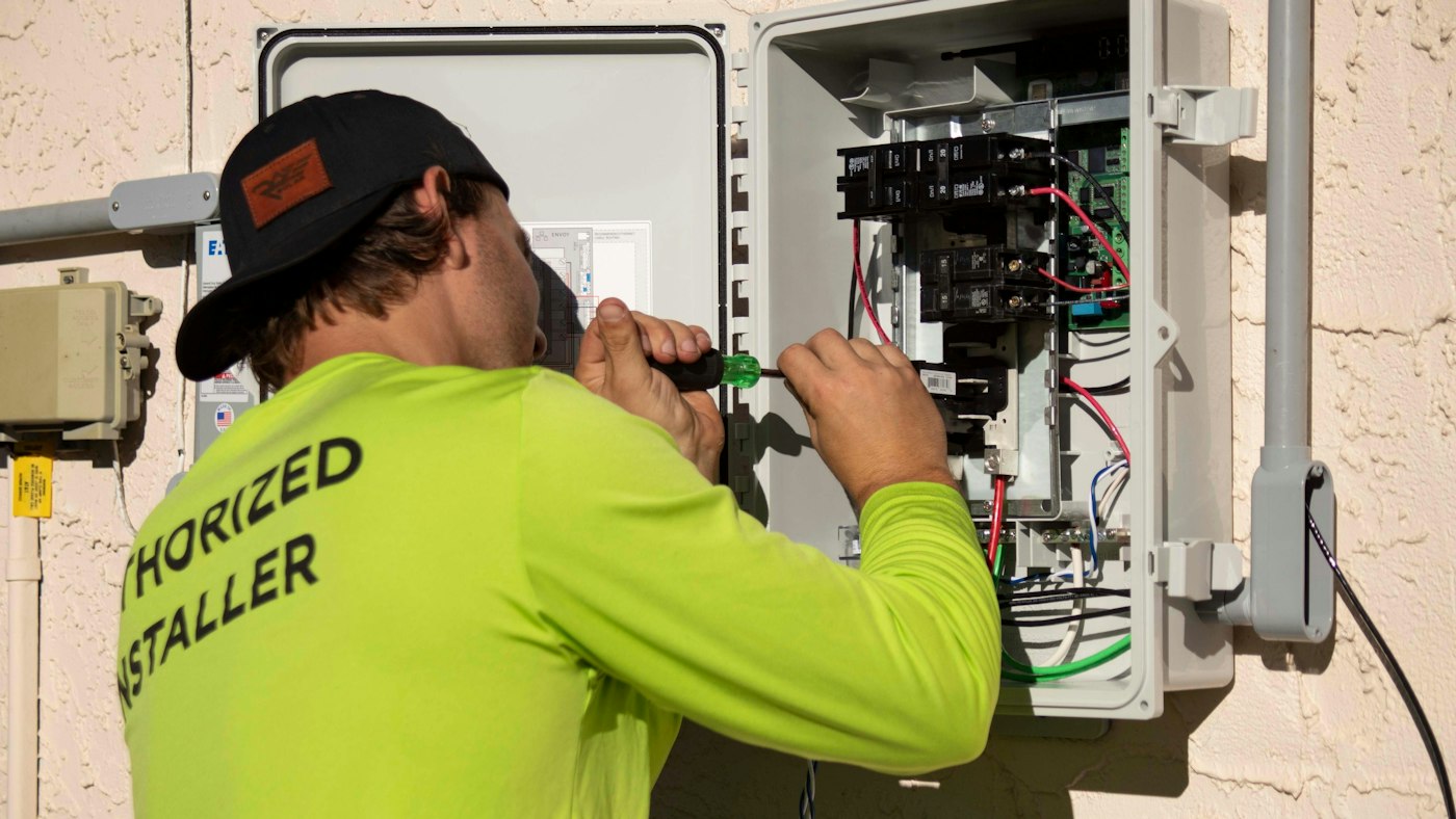Technik EDV při diagnostice fotovoltaického střídače